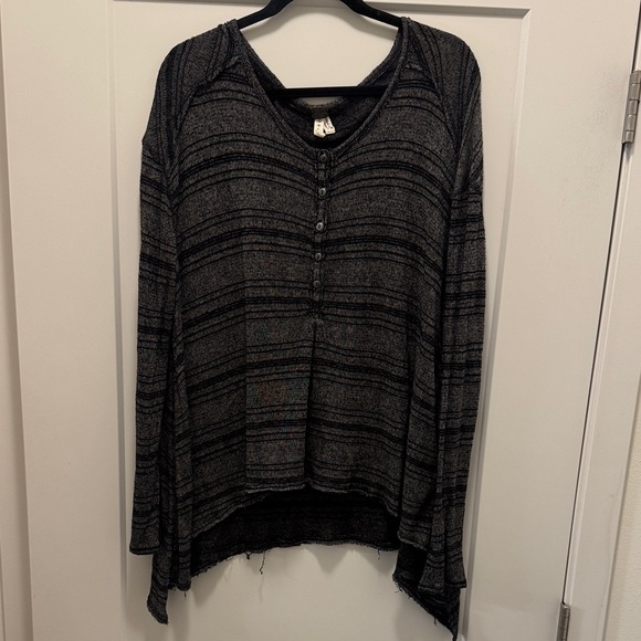 We The Free V-Neck Sweater. XL. Like New!! - Picture 1 of 4